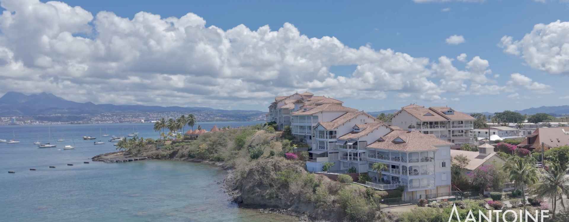 TROIS ILETS - APPARTEMENT DE GRAND STANDING - VUE MER  707 000 euros