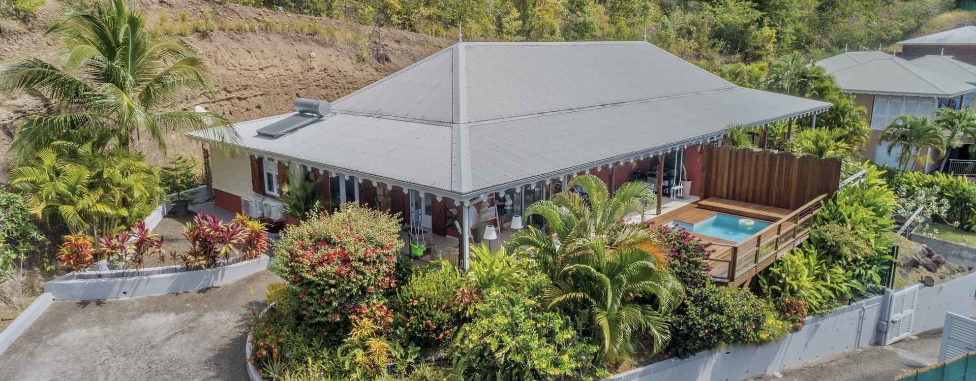 LE DIAMANT – VILLA D’ EXCEPTION – VUE MER ET MORNES  780 000 €