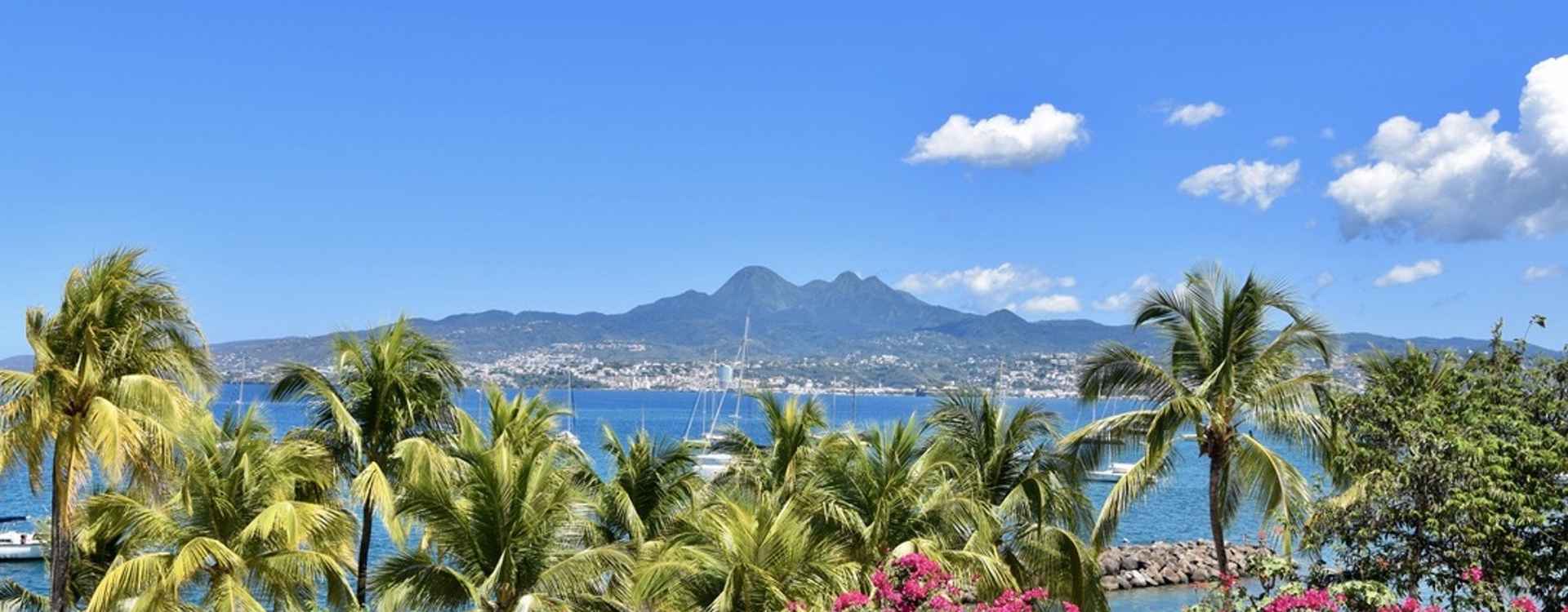 EXCLUSIVITÉ – SOMPTUEUSE VILLA D’ARCHITECTE AVEC VUE MER & DEUX PISCINES