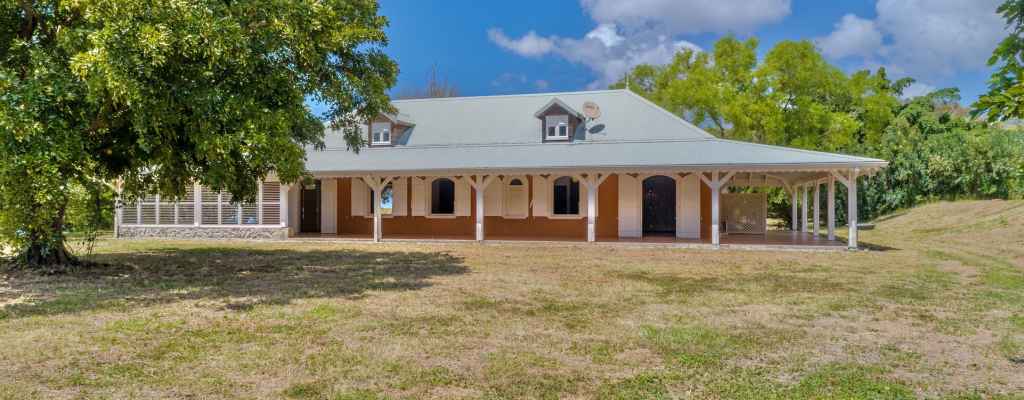 SAINT PIERRE - Somptueuse  propriété de 8 hectares   - Vue mer exceptionnelle - 1260 000 €