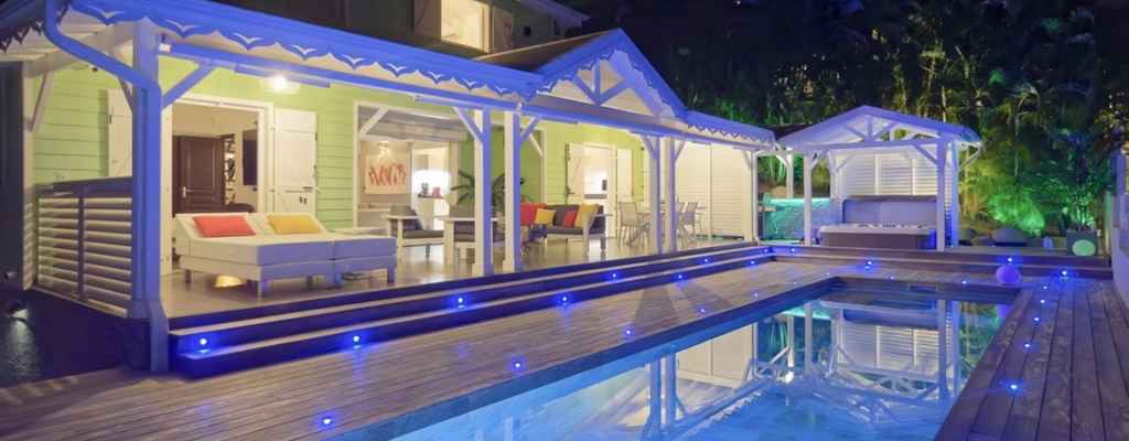 LES TROIS ILETS - VILLA DE GRAND STANDING - VUE MER - 950 000 €