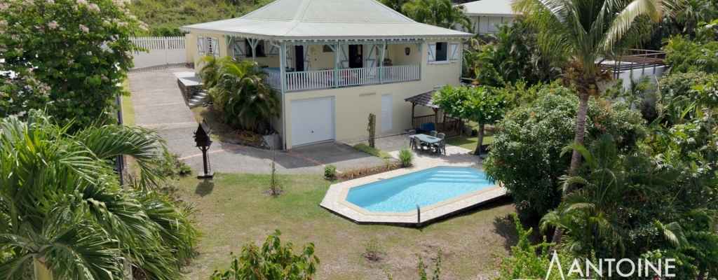EXCLUSIVITE - VILLA  AVEC APPARTEMENT - PLAGE A PIED   -  680 000 €