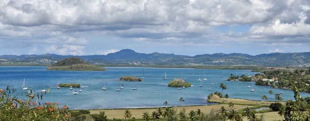 EXCLUSIVITÉ – SOMPTUEUSE VILLA D’ARCHITECTE AVEC VUE MER & DEUX PISCINES