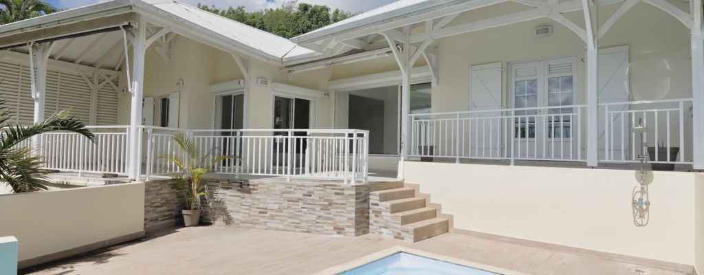 TROIS ILETS – VILLA AVEC PISCINE – VUE MER 620 000 €