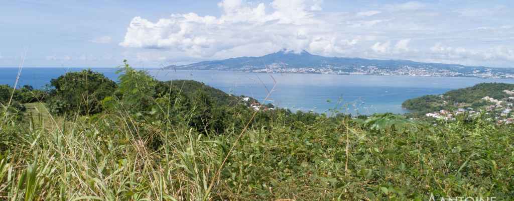Terrain constructible avec vue panoramique exceptionnelle sur la Baie de Fort de France
