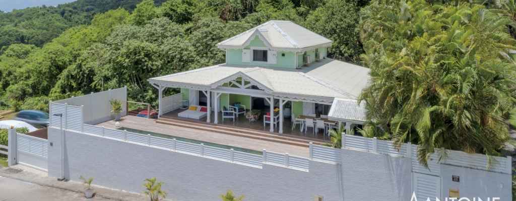 LES TROIS ILETS - VILLA DE GRAND STANDING - VUE MER - 950 000 €