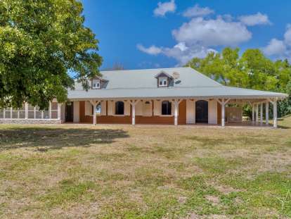 SAINT PIERRE - Somptueuse  propriété de 8 hectares   - Vue mer exceptionnelle - 1260 000 €