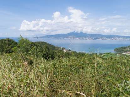 Terrain constructible  avec vue panoramique exceptionnelle sur la Baie de Fort de France