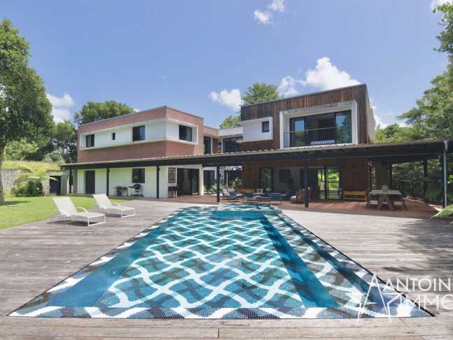 PROPRIETE D’EXCEPTION   - FORT DE FRANCE – SUR 7 HECTARES