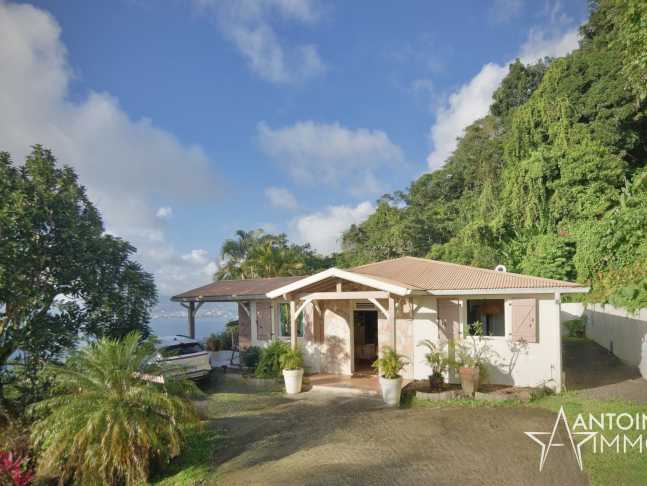 Villa Créole  vendue meublée  - Vue mer exceptionnelle.  -    652 000  €