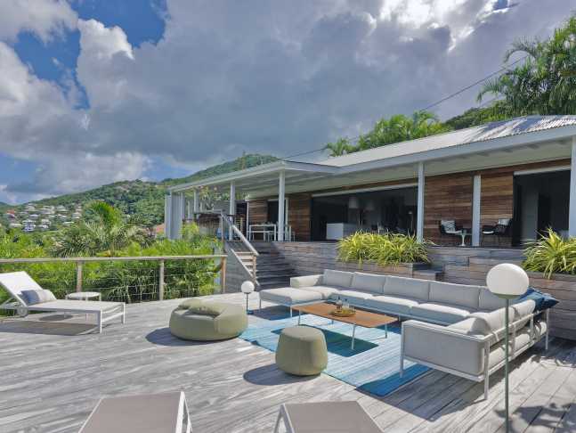VILLA DE LUXE  - BORD DE MER  -  LES TROIS ILETS         1 290 000   €