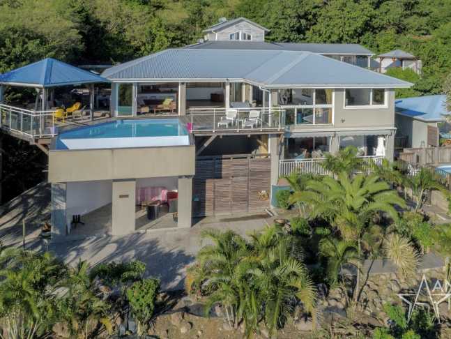 EXCLUSIVITE  - UNE VILLA – UN BUNGALOW – UN T3  - 2 PISCINES.      1 265 000  €