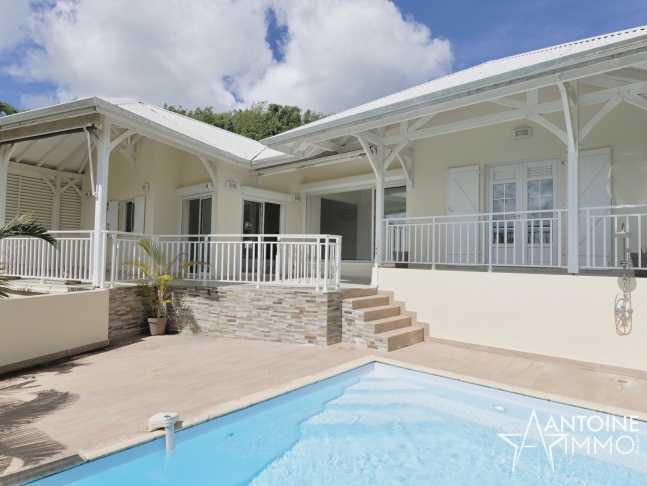 TROIS ILETS   – VILLA AVEC PISCINE  – VUE MER   620 000 €