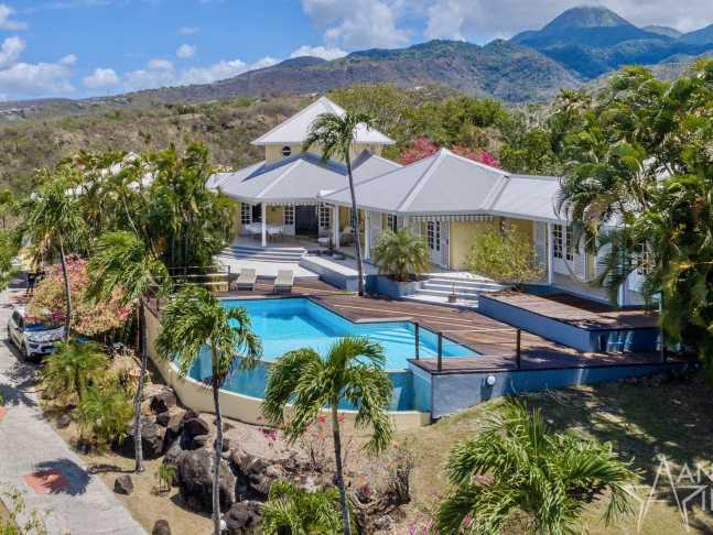 EXCLUSIVITÉ – CASE PILOTE  - SPACIEUSE VILLA D'EXCEPTION   -  1 125 000  €