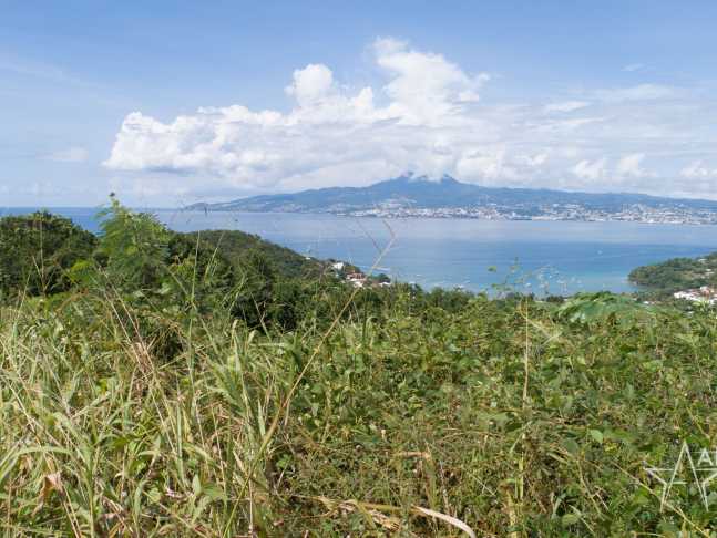 Terrain constructible  avec vue panoramique exceptionnelle sur la Baie de Fort de France